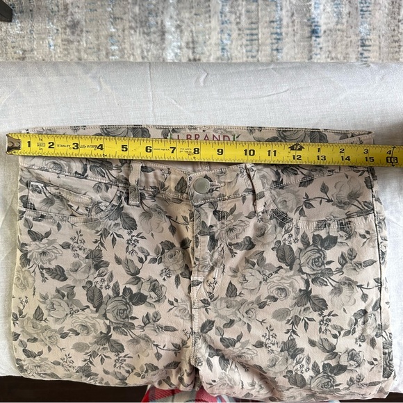 J Brand Floral Print Skinny Jeans Beige Gray Stretch Ankle Cropped Size 29 - Picture 4 of 6